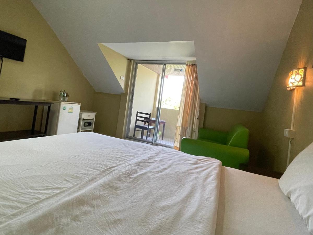 Nawaporn Place Phuket Екстериор снимка